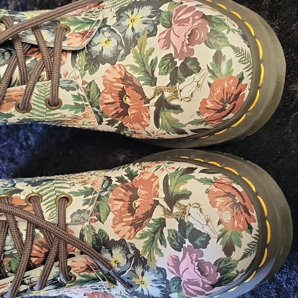 Dr Martin Lace Up Floral Lace-Up Boots - Picture 2 of 11